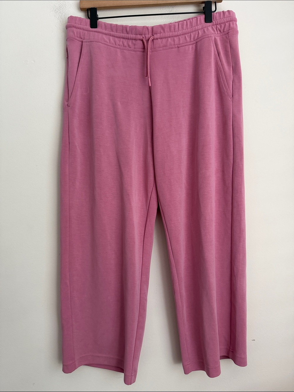 athleta seasoft straight pant pink wide leg cropped L